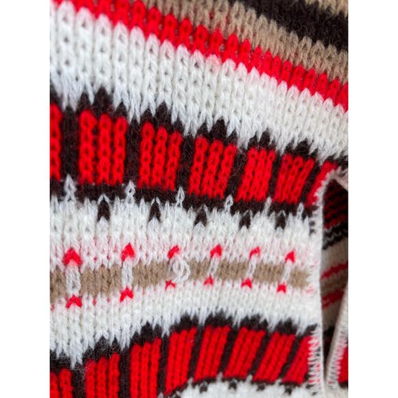 70's fair aisle knit poncho white, red and gold.  Costume or Retro - Picture 3 of 9